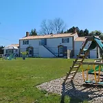Spacieux En Vendee Avec Piscine Chauffee - Fr-1-426-596 * Soullans
