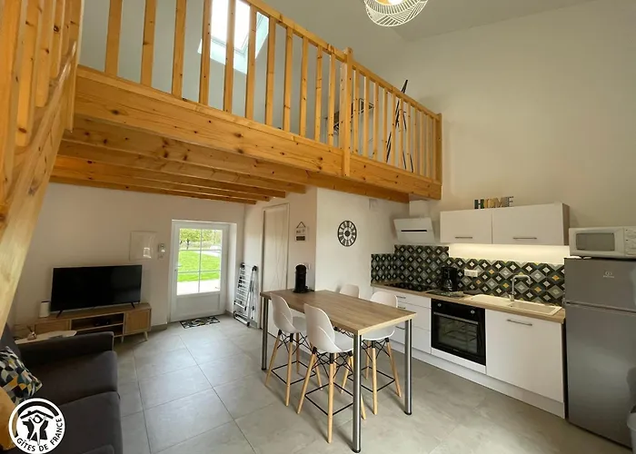 Spacieux En Vendee Avec Piscine Chauffee - Fr-1-426-596 *