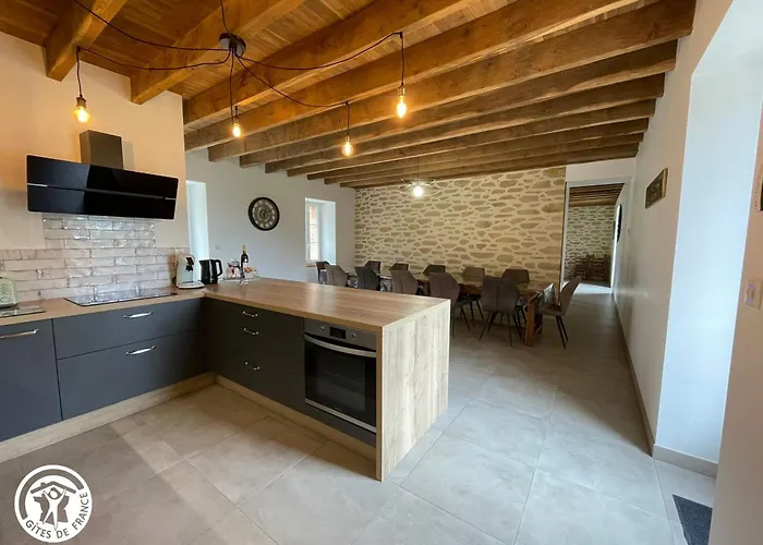 Spacieux En Vendee Avec Piscine Chauffee - Fr-1-426-596