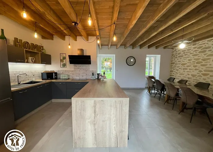 Spacieux En Vendee Avec Piscine Chauffee - Fr-1-426-596 Soullans