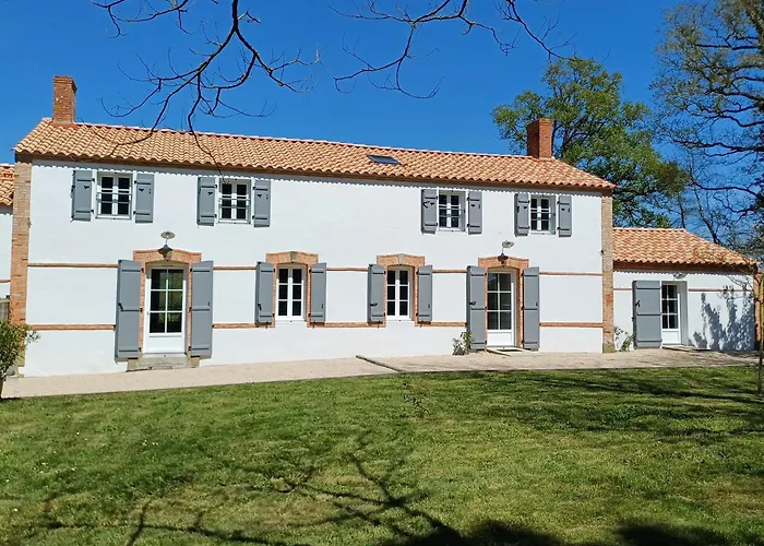 Spacieux En Vendee Avec Piscine Chauffee - Fr-1-426-596 Semesterbostad